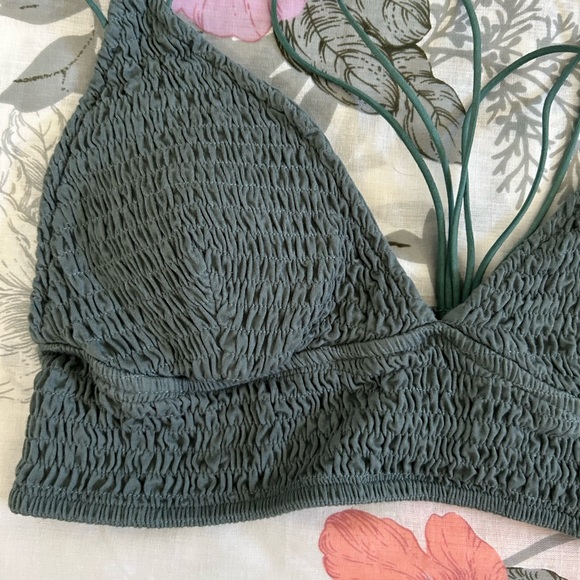 Green Ruched Cropped Tank - Picture 2 of 6